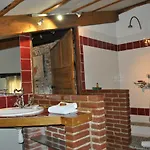 Casa de hóspedes Restaurant Et D'hôtes La Ferme De Cornadel 4*