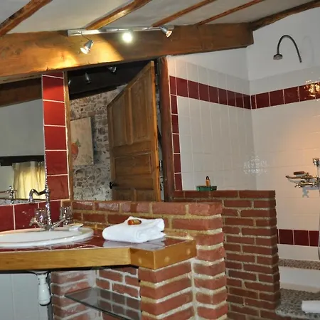 게스트하우스 Restaurant Et D'hotes La Ferme De Cornadel 4*
