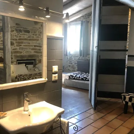 Maison d'hôtes Restaurant Et D'hôtes La Ferme De Cornadel