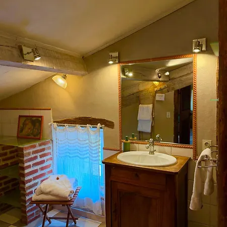 Restaurant Et D'hotes La Ferme De Cornadel Gasthuis 4*